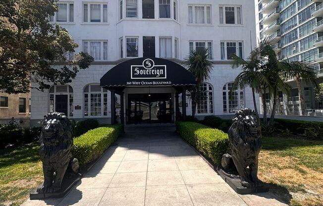 Bright & Spacious 1 Bed / 1 Bath in the Heart of Downtown Long Beach – $2,195