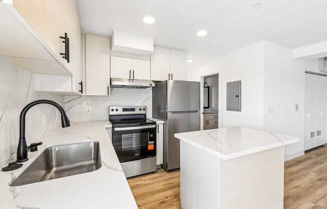 2 beds, 2.5 baths, 991 sqft, $4,195, Unit 2330-215
