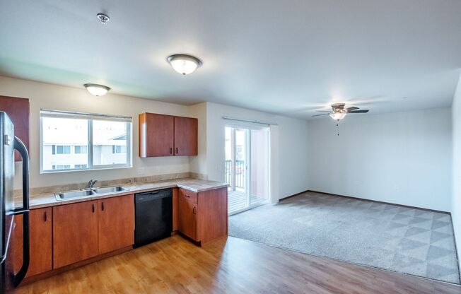 2 beds, 2 baths, $1,395, Unit 4410-203