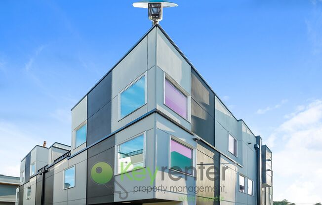 Skyline Chic: Modern Living with a Rooftop Twist in Seattle
