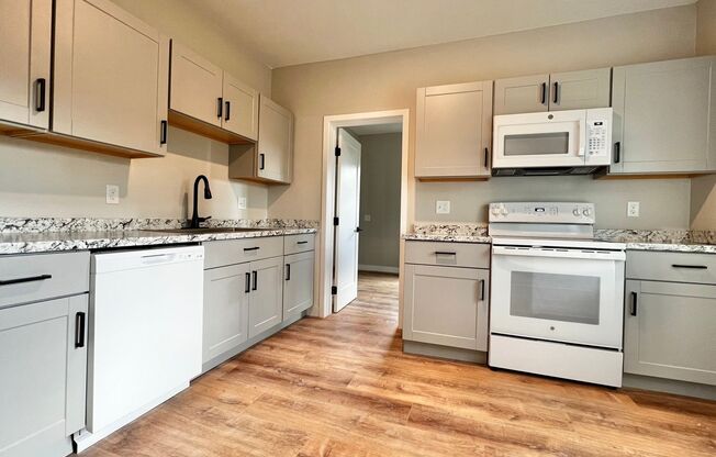 1 bed, 1 bath, 353 sqft, $895, Unit Unit 2