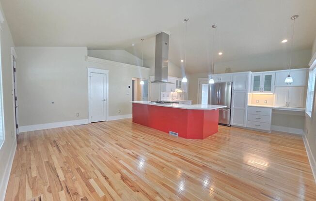 $2,600 - 3 Bed / 2 Bath Beautiful Craftsman Home by Manito Park