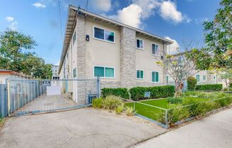 Modern Courtyard-Style Living in Hyde Park — Secure, Pet-Friendly & Minutes from LAX