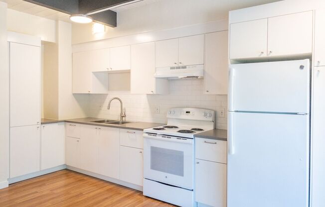 Tranquil and Remodeled 2BR/1BA Updated Unit! Tam Valley! Parking! Laundry! PROGRESSIVE