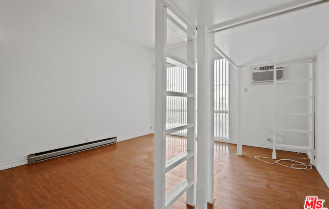 Studio, 1 bath, 388 sqft, $2,200, Unit 522