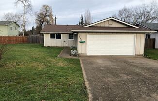 NW Eugene home in cul-de-sac with large yard!