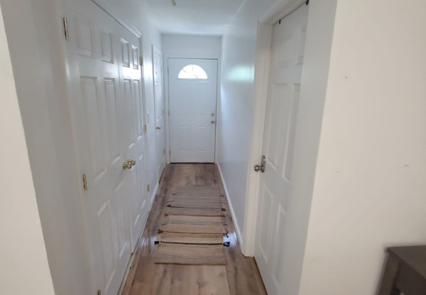 260 W QUEEN ST