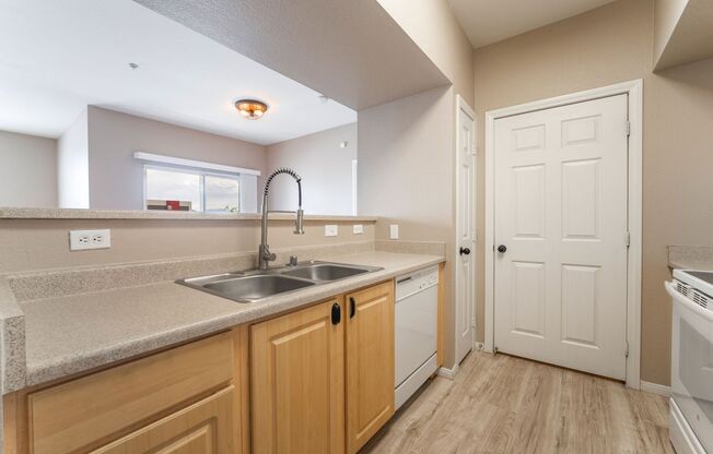 2 beds, 2 baths, $1,350, Unit UNIT 2099