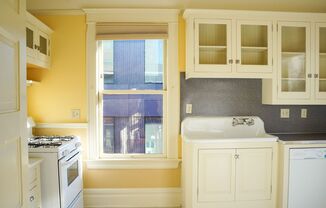 Top Floor Renovated Vintage 1-Bed Ready Now!