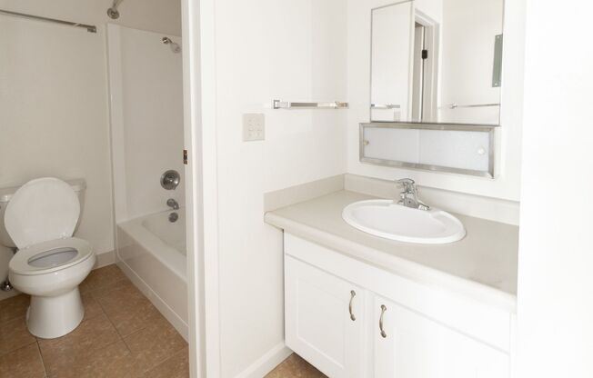 2 beds, 1 bath, 748 sqft, $1,600, Unit 224