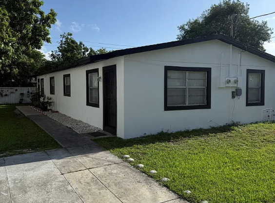 1369 NW 40 ST