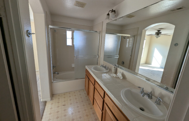 2702 ESCALA CIR