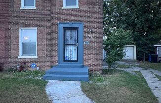 Beautiful 2 bed 1 bath Townhouse in the South Deering neighborhood!