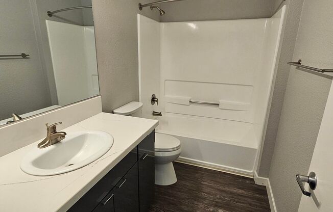 2 beds, 1 bath, 790 sqft, $2,475, Unit L101