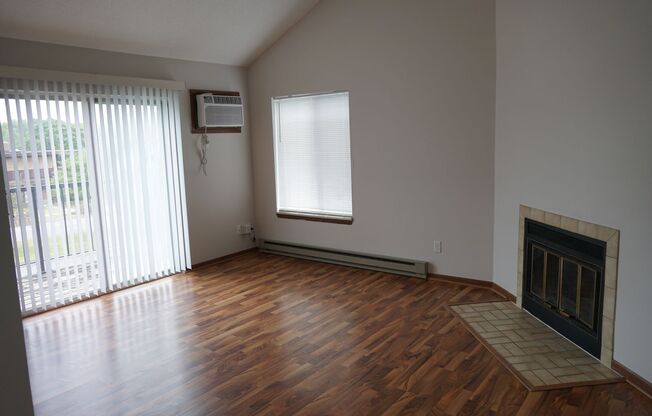 2 beds, 1.5 baths, 950 sqft, $1,434, Unit 5811-2A