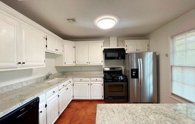 Main house 3/1 + updated 1 bd/full bath cottage!