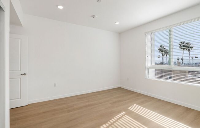 2 beds, 2 baths, $2,475, Unit 503