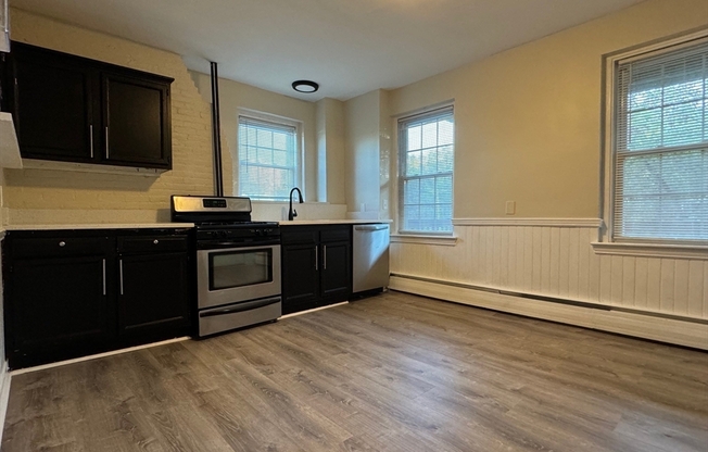 2 beds, 1 bath, 800 sqft, $2,349, Unit 3