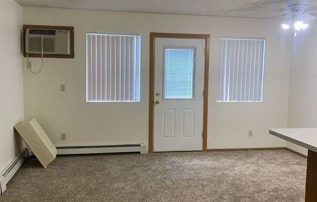 3 beds, 2 baths, 1,008 sqft, $1,250, Unit 1704-110