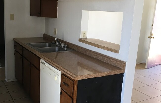 2 beds, 1 bath, $1,195