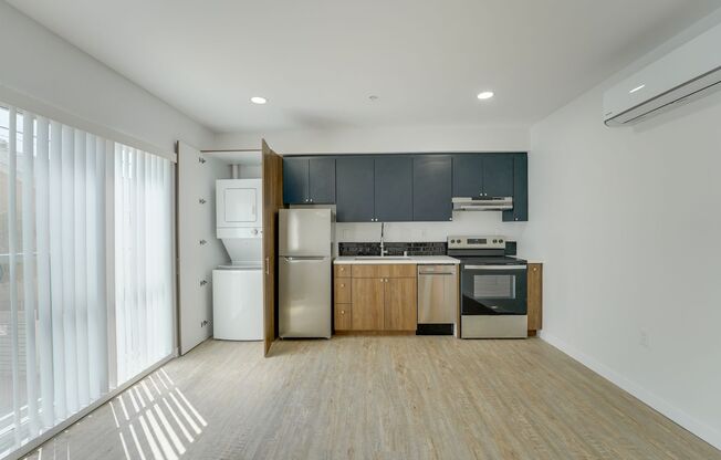 Studio, 1 bath, 300 sqft, $1,995, Unit 106
