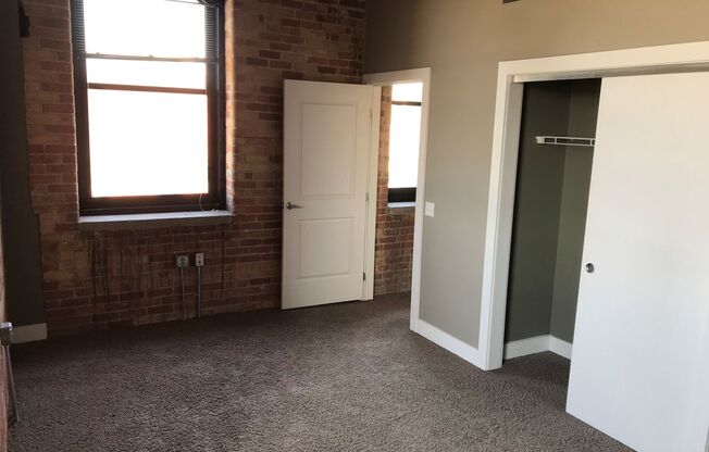 1 bed, 1 bath, 986 sqft, $1,430, Unit 211