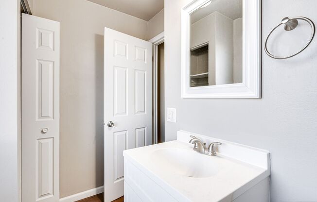 1 bed, 1 bath, 600 sqft, $899, Unit 2014 - E