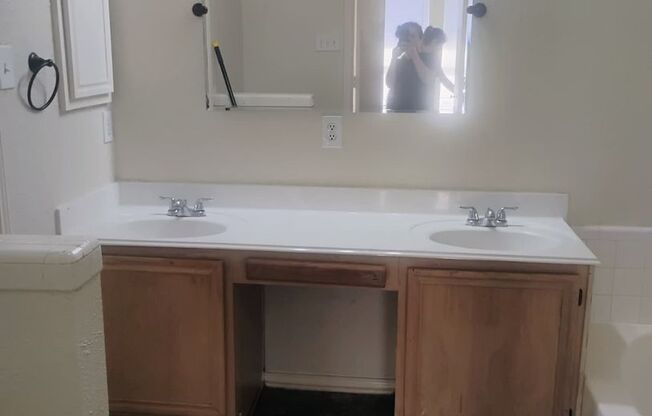 Beautiful 4 Bedroom 2 Bathroom in Rowlett!