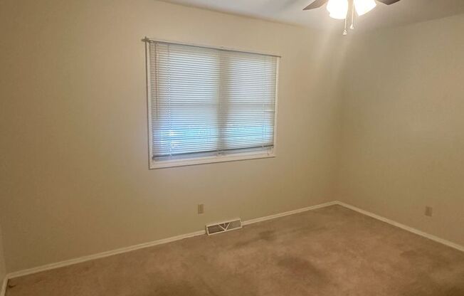 3 beds, 1 bath, $1,095