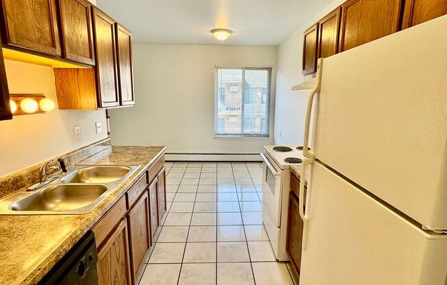 2 beds, 1 bath, 900 sqft, $1,295, Unit 26