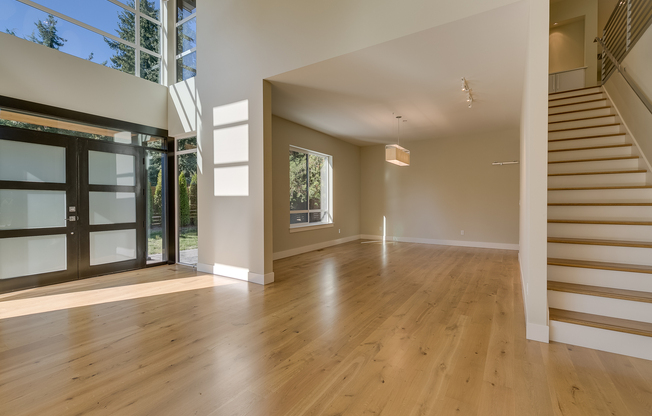 Luxurious & Contemporary 5 bed home in Redmond!
