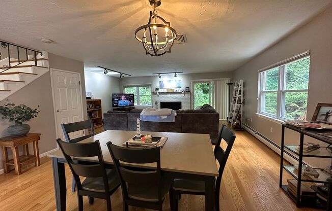 Townhouse, Central AC, 2 Parking Spots