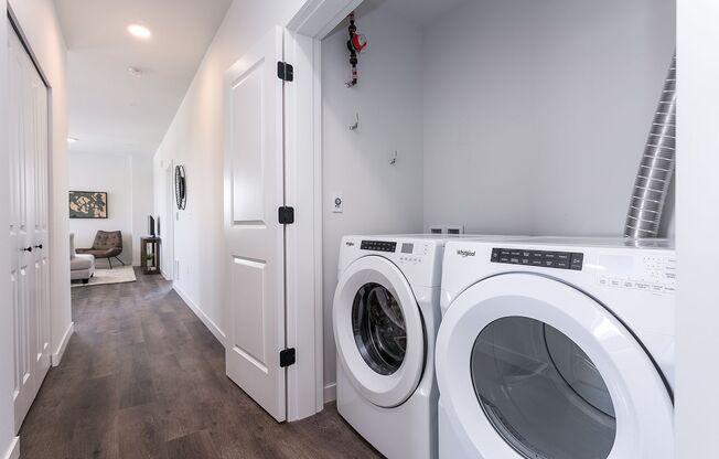 3 beds, 2 baths, 1,320 sqft, $2,695, Unit 606