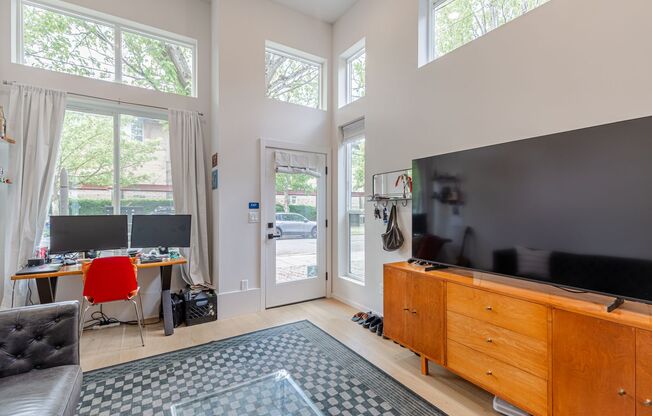 Contemporary 2BR Townhome in Prime Madrona Location