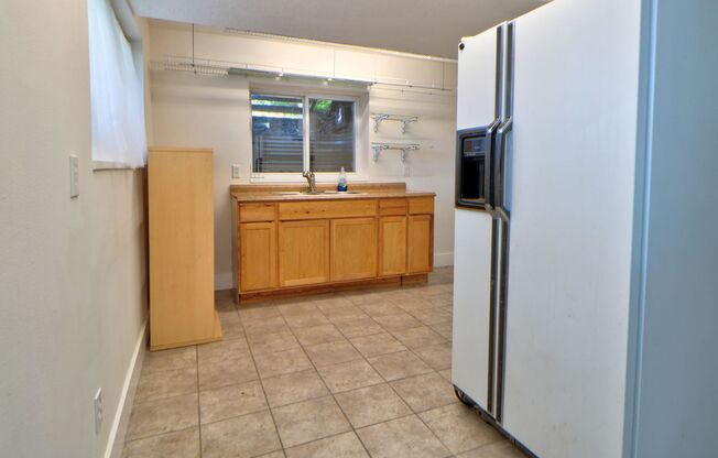 Basement Apartment Near Springville Canyon