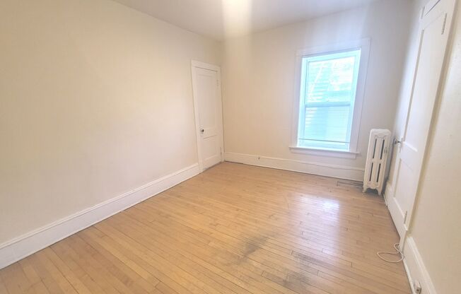 3 beds, 1 bath, $1,995, Unit 4