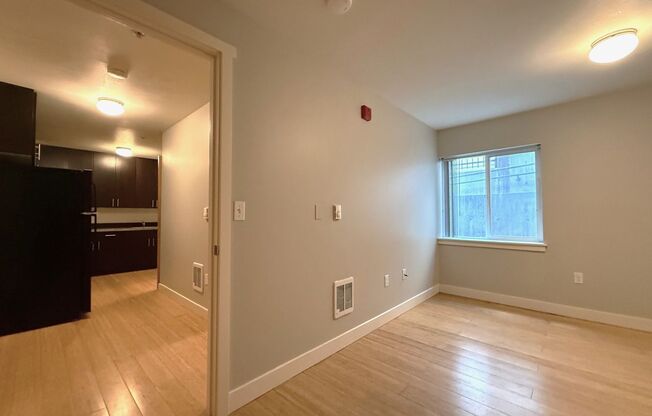 2 beds, 1 bath, 420 sqft, $1,250, Unit 101