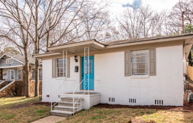 NOW AVAILABLE!! NEW AVONDALE LISTING!!