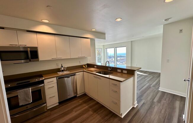 1 bed, 1.5 baths, 872 sqft, $2,395, Unit Unit 402