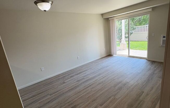 3 beds, 2 baths, 1,125 sqft, $1,695, Unit Unit # 11