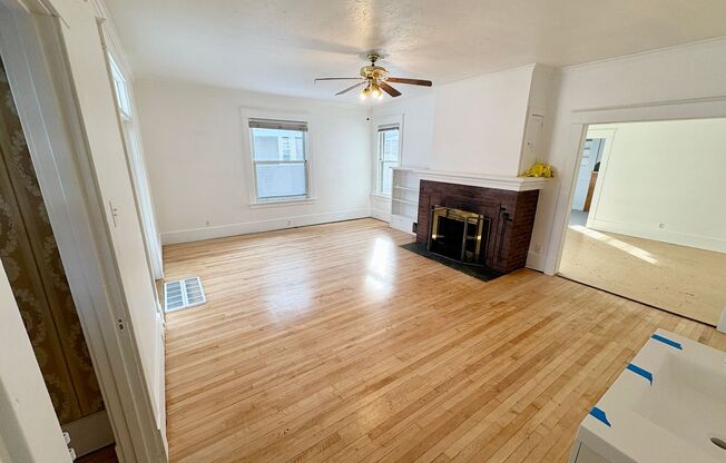 Beautiful Remodeled 2 Bedroom 1 Bathroom House located in the Historic District!