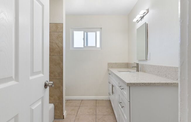 1 bed, 1 bath, 614 sqft, $1,595, Unit 14