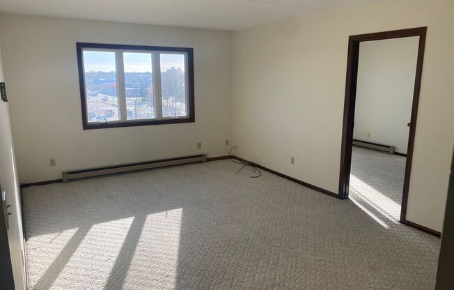 2 beds, 1.5 baths, $1,000, Unit #404W