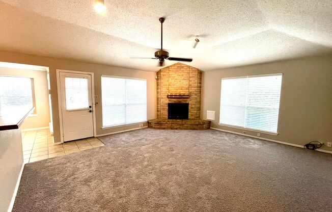 CUTE 3 BEDROOM HOME ON CUL-DE-SAC WITH LARGE BACK YARD*FRESH INTERIOR PAINT*2 CAR GARAGE*FIREPLACE IN LIVING*GARDEN TUB W/ SEPARATE SHOWER*2 EATING AREAS*SPLIT MASTER BEDROOM*EASY ACCESS TO RANDOLPH AFB, FT. SAM, & FORUM SHOPPING