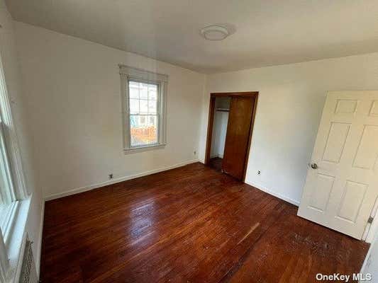 3 beds, 1 bath, $2,600, Unit 2F