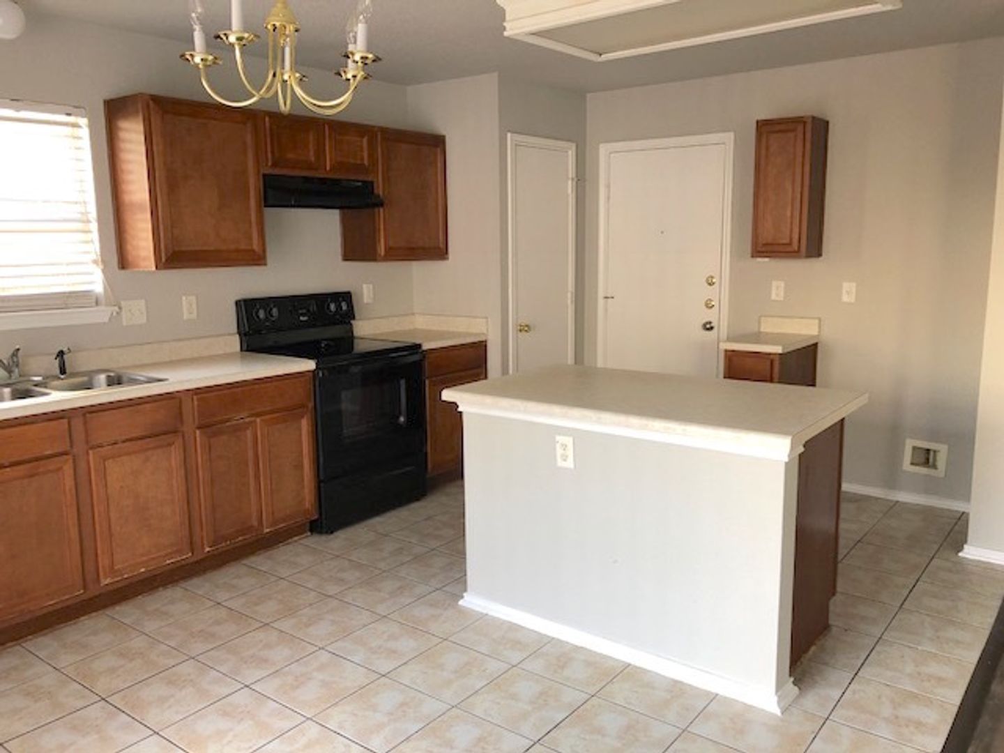 Spacious 3 bedroom 2 bath in Bristol Place!