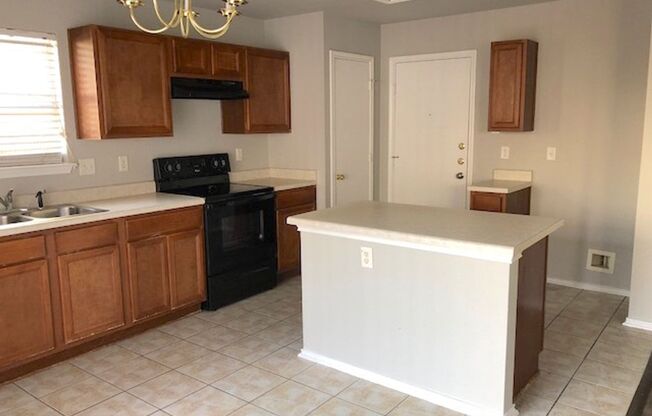 Spacious 3 bedroom 2 bath in Bristol Place!
