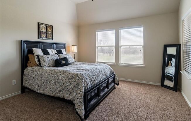 Beautifully golf course view for rent.