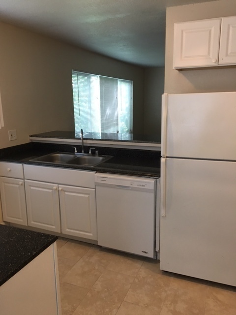 2 beds, 1 bath, 847 sqft, $1,495