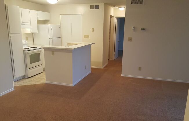 2 beds, 1 bath, 903 sqft, $1,700, Unit 1011 C #2B